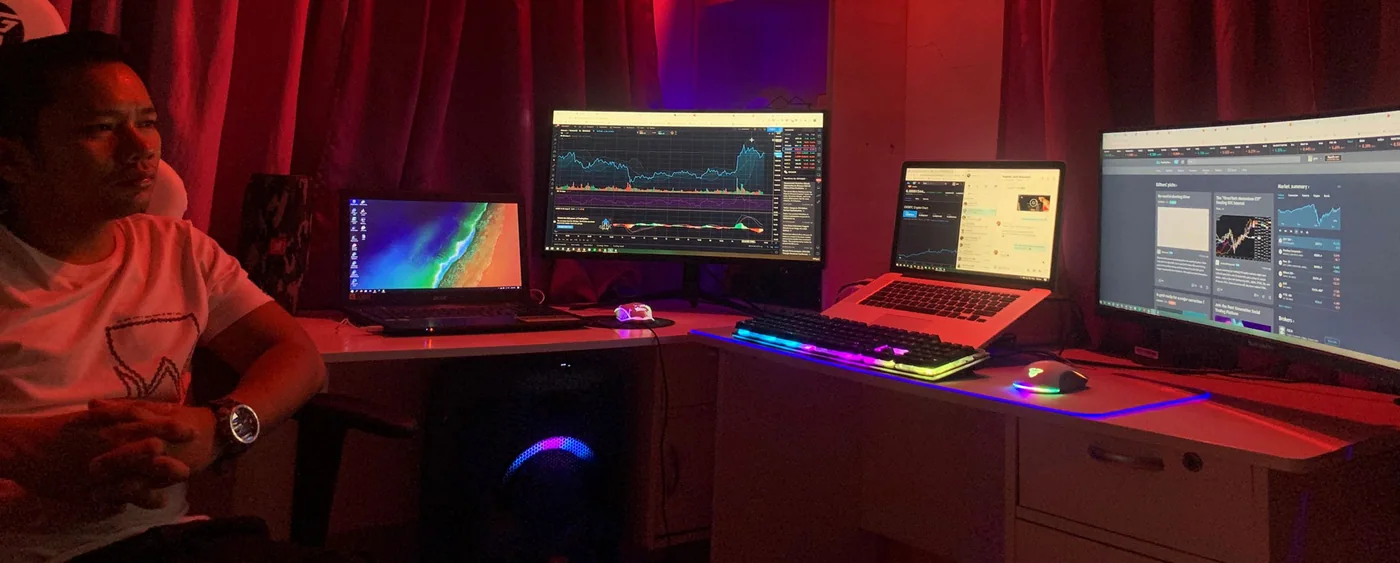 Gary's four-screen home workstation